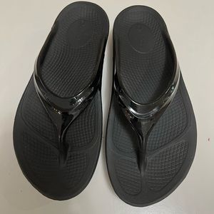 Oofos flip flops